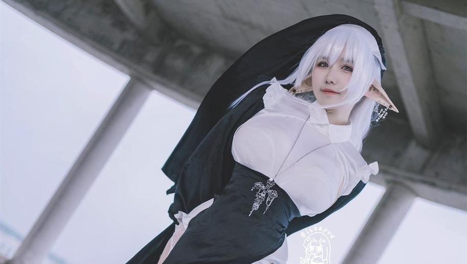 《阿半今天很开心赫斯提亚》最新cosplay超清照，沉浸式美学体验